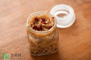 唇部磨砂膏多久用一次？唇部磨砂膏可以天天用嗎？