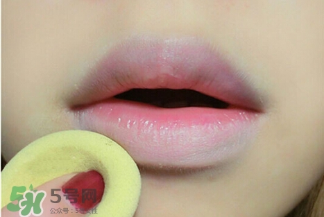 啞光和霧面哪個(gè)好？啞光口紅和霧面口紅區(qū)別