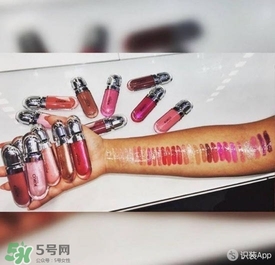 啞光口紅和珠光口紅哪個(gè)好？啞光口紅和珠光區(qū)別