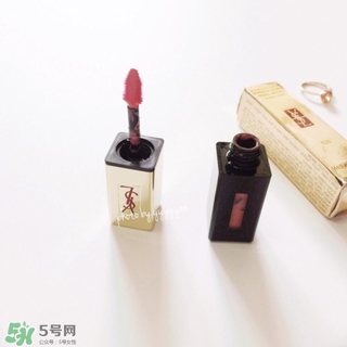 ysl鏡面唇釉和黑管唇釉哪個好？ysl鏡面唇釉和黑管唇釉區(qū)別