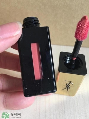 ysl鏡面唇釉和黑管唇釉哪個好？ysl鏡面唇釉和黑管唇釉區(qū)別