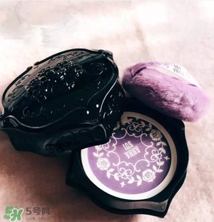 長痘痘可以涂散粉嗎？痘痘肌可以用散粉嗎？