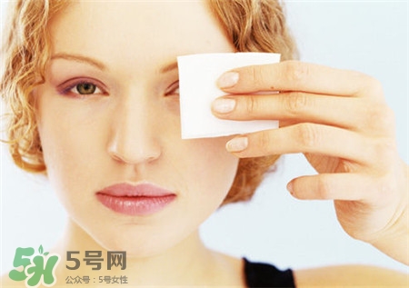 臉上長痘痘可以用bb霜嗎？用bb霜會長痘痘嗎？