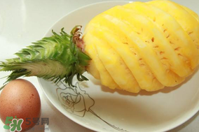 菠蘿削皮可以直接吃嗎？菠蘿削皮直接吃有毒嗎？