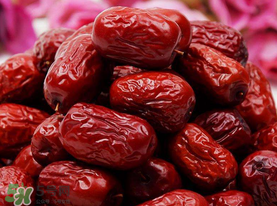 紅棗外面白色的是什么？紅棗上面有一層白的是什么東西？