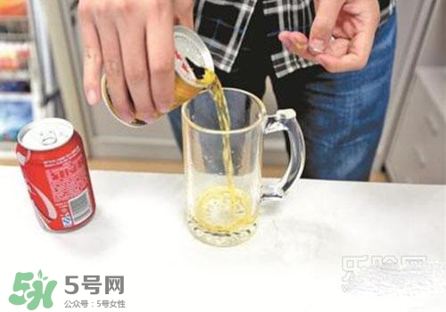紅?？梢院涂蓸芬黄鸷葐幔考t牛和可樂一起喝的反應
