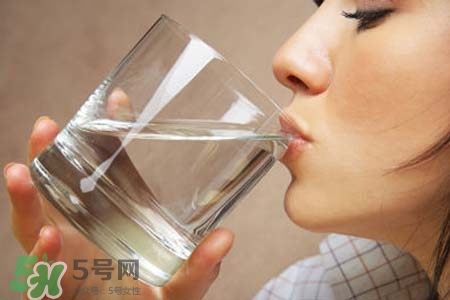 春天要多喝水嗎？春天多喝水有什么好處？