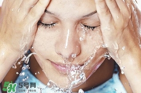 卸妝水和卸妝油的區(qū)別？卸妝水和卸妝油有什么不一樣？
