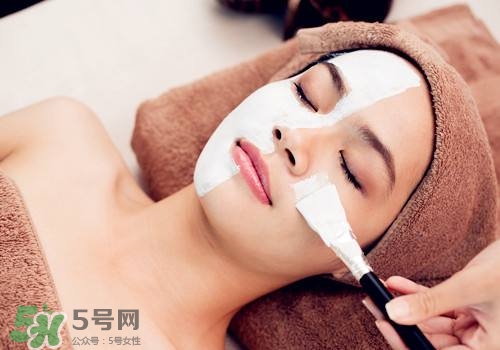 卸妝水和卸妝油的區(qū)別？卸妝水和卸妝油有什么不一樣？
