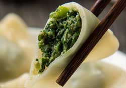 薺菜包餃子必須焯水嗎？薺菜包餃子要焯水嗎？