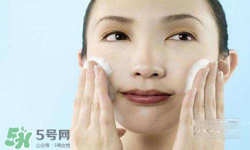 毛孔堵塞用什么洗面奶？毛孔堵塞用洗面奶注意事項(xiàng)