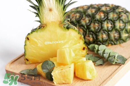 口腔潰瘍能吃菠蘿嗎？吃菠蘿會導(dǎo)致口腔潰瘍嗎？