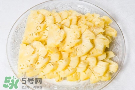吃完螃蟹后能吃菠蘿嗎？菠蘿和螃蟹能一起吃嗎？