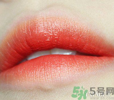 咬唇妝用什么口紅好？咬唇妝適合哪種嘴唇？