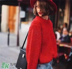 紅色衣服配什么顏色褲子？紅色衣服配什么褲子好看？