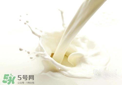 牛奶苦是怎么回事？牛奶苦能喝嗎？
