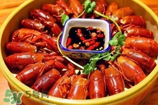 痛風(fēng)可以吃小龍蝦嗎？吃小龍蝦會(huì)引發(fā)痛風(fēng)嗎？