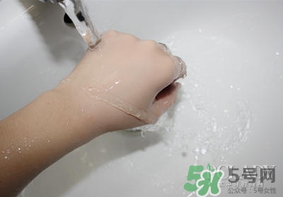 植村秀小燈泡584和784哪個(gè)白？植村秀小燈泡584和784對(duì)比