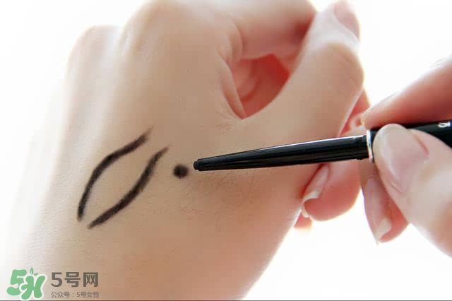 植村秀眼線筆怎么轉(zhuǎn)？植村秀如膠似漆眼線筆轉(zhuǎn)不出來(lái)