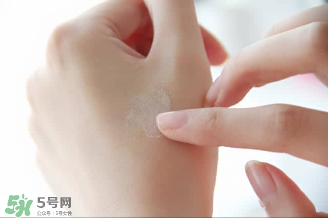 植村秀眼線筆怎么轉(zhuǎn)？植村秀如膠似漆眼線筆轉(zhuǎn)不出來(lái)