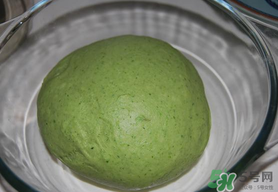 菠菜汁和面怎樣做更綠？怎么樣菠菜汁和面更綠？