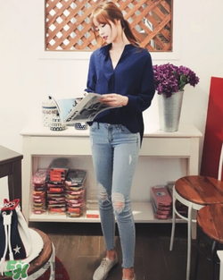 破洞牛仔褲搭配什么上衣？破洞牛仔褲配什么上衣好看？