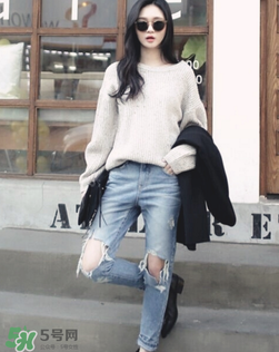 破洞牛仔褲搭配什么上衣？破洞牛仔褲配什么上衣好看？