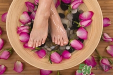 艾草泡腳治月經(jīng)不調(diào)嗎？?月經(jīng)不調(diào)能用艾草泡腳嗎？