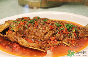 薺菜和鯽魚(yú)能一起吃嗎？薺菜和鯽魚(yú)一起吃會(huì)流產(chǎn)嗎？