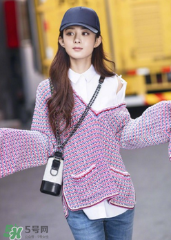 香奈兒gabrielle手袋怎么搭配？chanel gabrielle包包怎么背好看？