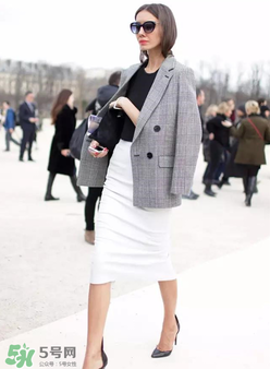 春天穿連衣裙搭配什么外套？連衣裙搭配什么外套好看？