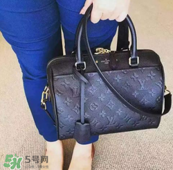 lv枕頭包正品多少錢？lv枕頭包專柜價格