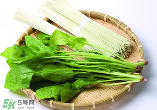 菠菜要焯水嗎？菠菜為什么要焯水？