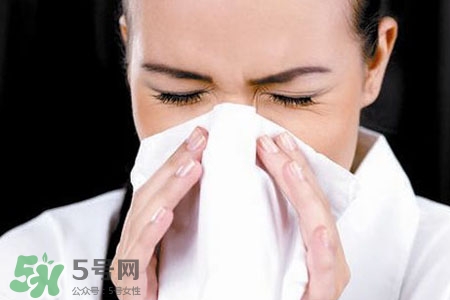 過敏性鼻炎能抽煙嗎？抽煙會使過敏性鼻炎加重嗎？
