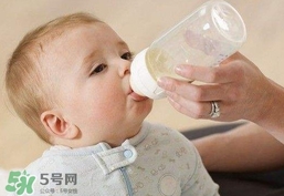 剛出生嬰兒面黃怎么辦？寶寶的臉黃怎么辦