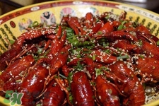 小龍蝦喝啤酒會(huì)怎么樣？小龍蝦配啤酒有什么危害？