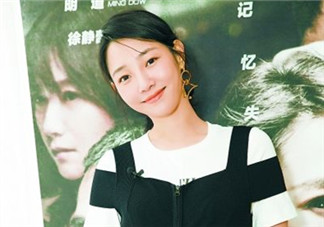 白百合黃色外套是什么牌子？白百合黃色外套是哪個(gè)品牌？