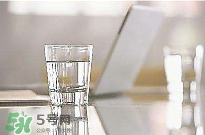 玻璃杯喝水安全嗎？玻璃杯喝水安不安全