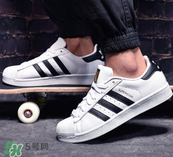 adidas貝殼頭正品多少錢？阿迪達斯貝殼頭鞋專柜價格