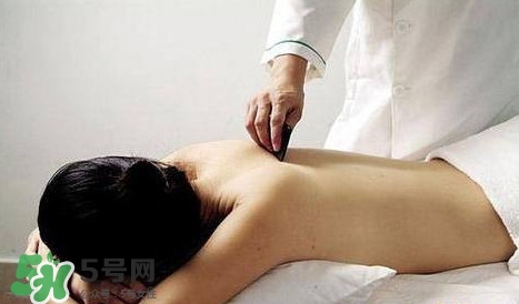 刮痧能治頸椎病嗎？頸椎病刮痧正確圖片