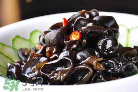 黑木耳是菌類的嗎？黑木耳屬于菌類嗎？