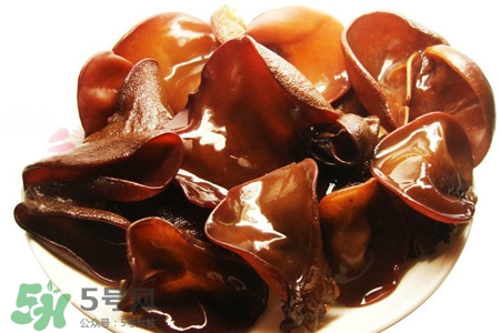 黑木耳是菌類的嗎？黑木耳屬于菌類嗎？