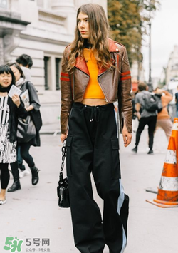 水桶包怎么背好看？水桶包怎么搭配好看？