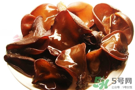 泡黑木耳用什么水泡？泡木耳用熱水還是涼水？