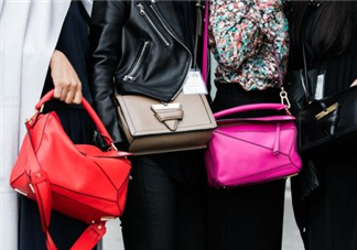 loewe puzzle怎么背好看？loewe puzzle怎么搭配好看？
