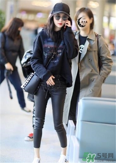 miumiu水桶包怎么搭配？miumiu水桶包怎么搭配好看？