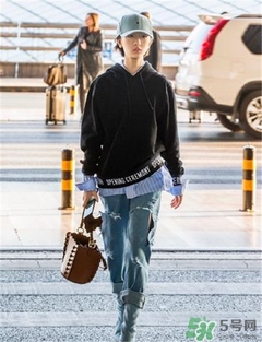 miumiu水桶包怎么搭配？miumiu水桶包怎么搭配好看？