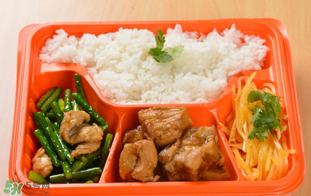 吃快餐抽兩瓶黑血是真的嗎？吃快餐血會(huì)變黑嗎？