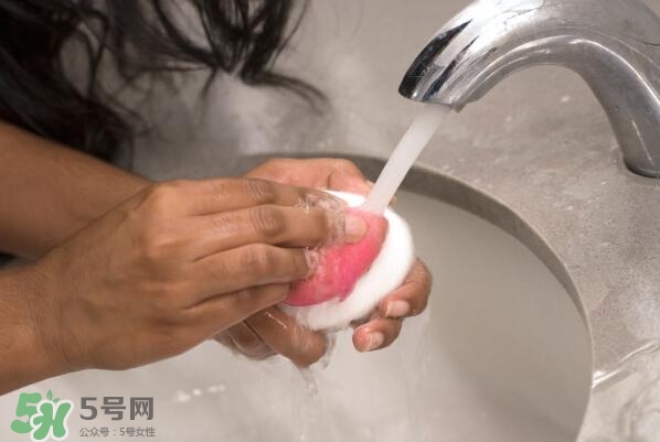 美妝蛋可以用香皂洗嗎？美妝蛋可以用肥皂洗嗎？