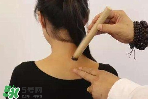 頸椎疼艾灸哪里？艾灸頸椎視頻教程